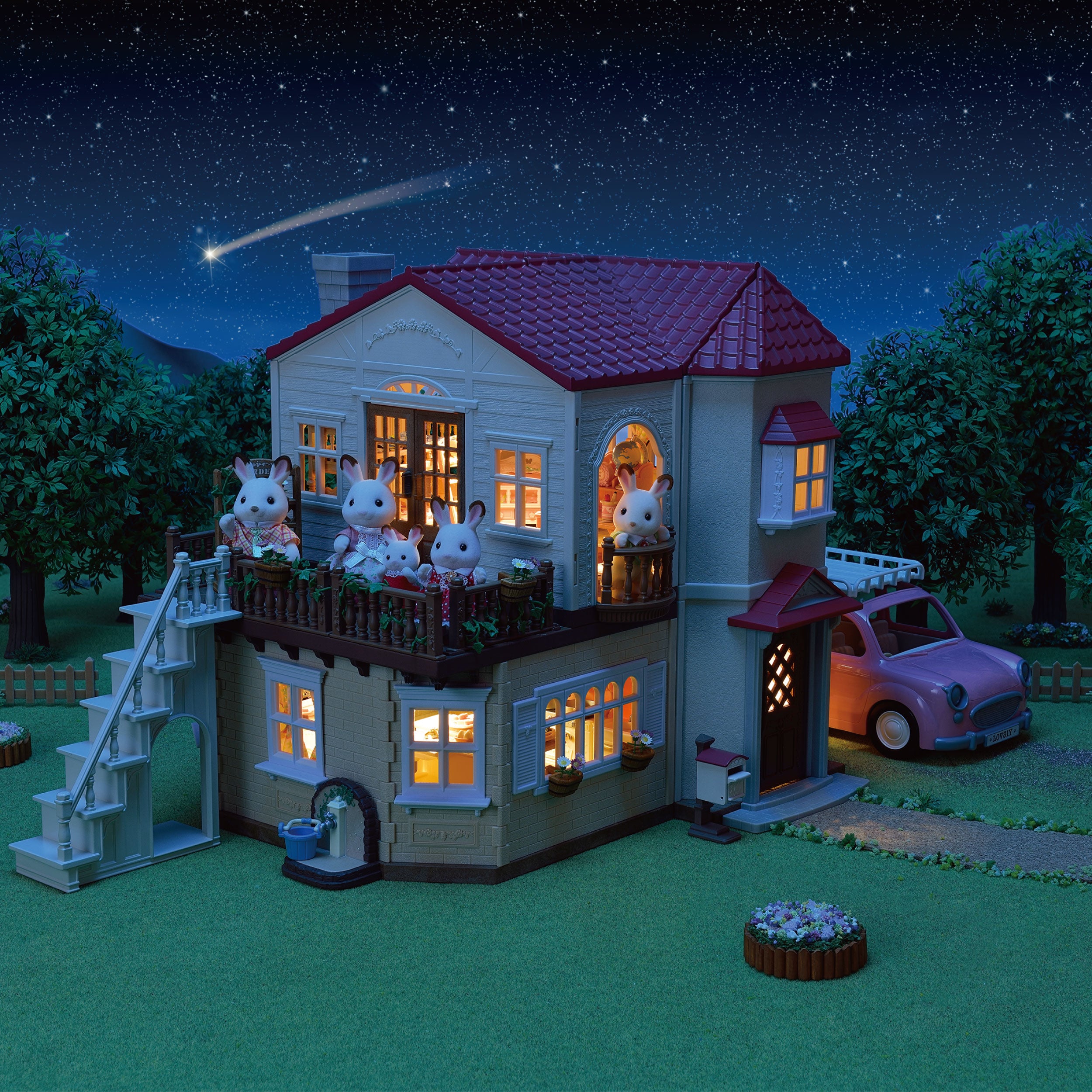 Red Roof Country Home -Secret Attic Playroom-