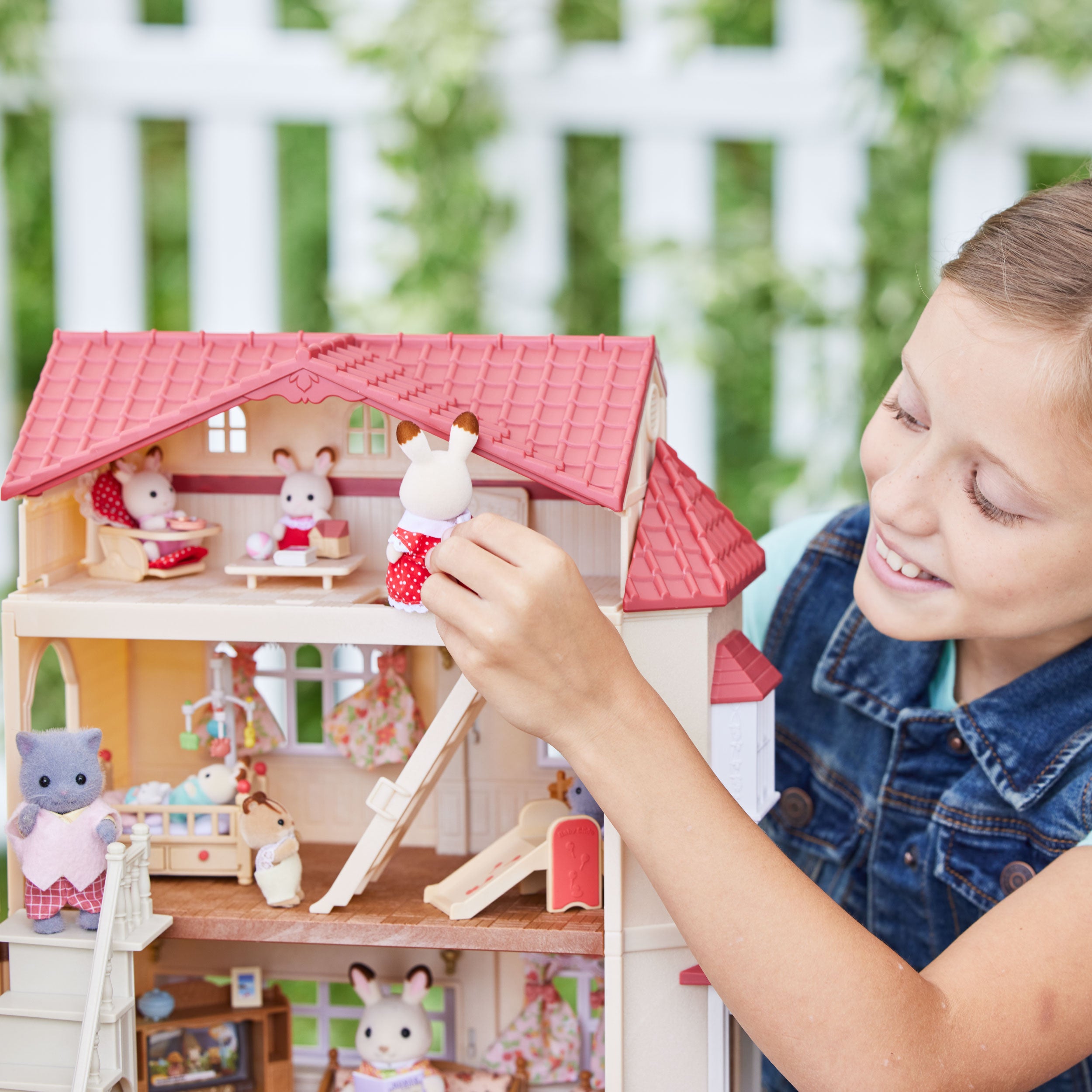 Red Roof Country Home -Secret Attic Playroom-
